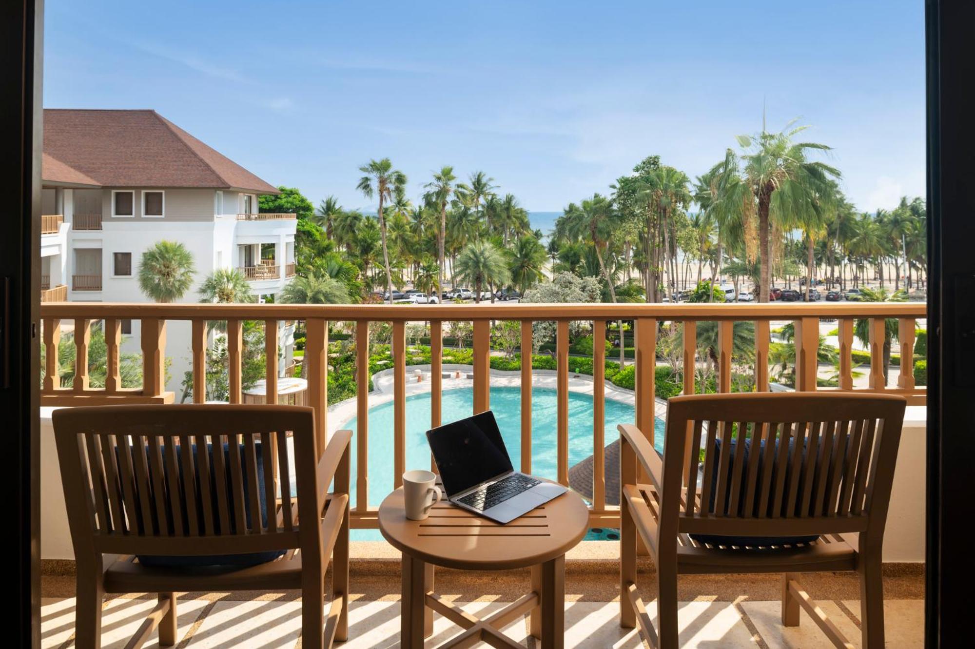 The Tide Resort Bangsaen Екстериор снимка