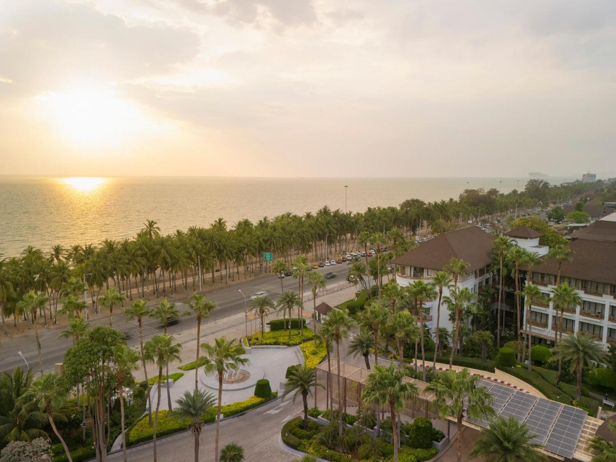 The Tide Resort Bangsaen Екстериор снимка